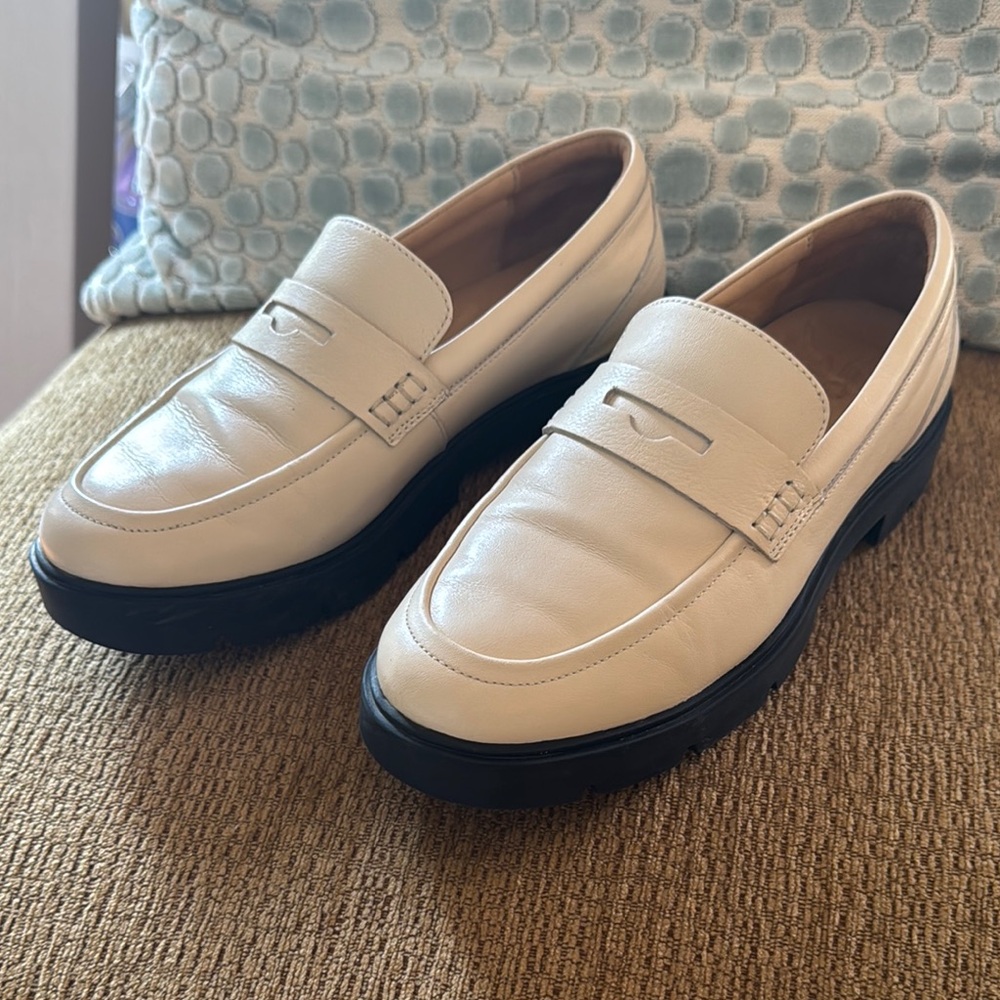 ABEO Women’s Cream Loafers (Like New!!)